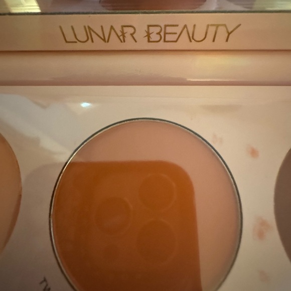 NIB: Lunar Beauty Moon Prism Blush Cheek Pallet - Picture 8 of 8